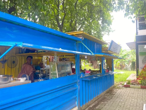 Kantin yang merupakan fasilitas yang juga di remajakan